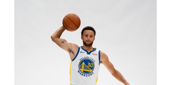 Curry manca il gioco a causa dell'influenza